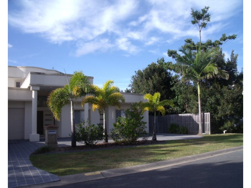 18 Comore Drive, Varsity Lakes QLD 4227