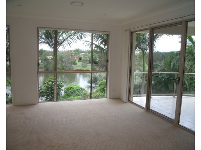 18 Comore Drive, Varsity Lakes QLD 4227