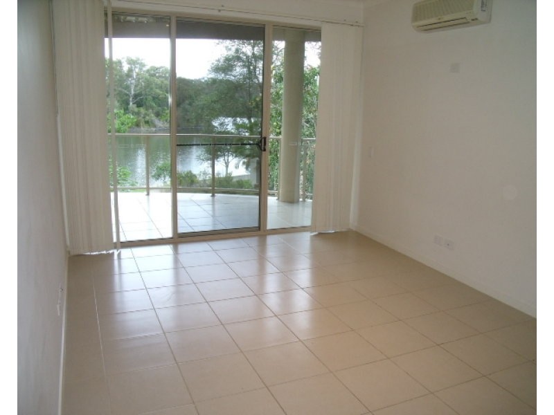 18 Comore Drive, Varsity Lakes QLD 4227