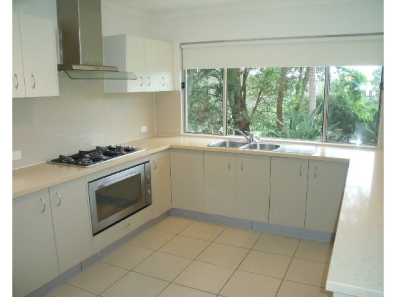 18 Comore Drive, Varsity Lakes QLD 4227