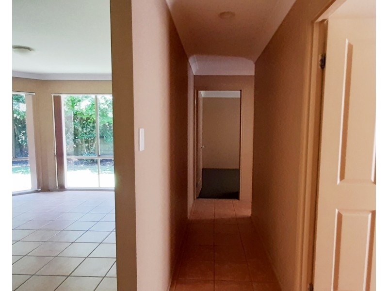 3 Oakridge Place, Molendinar QLD 4214
