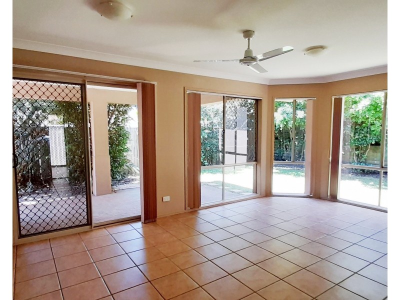 3 Oakridge Place, Molendinar QLD 4214