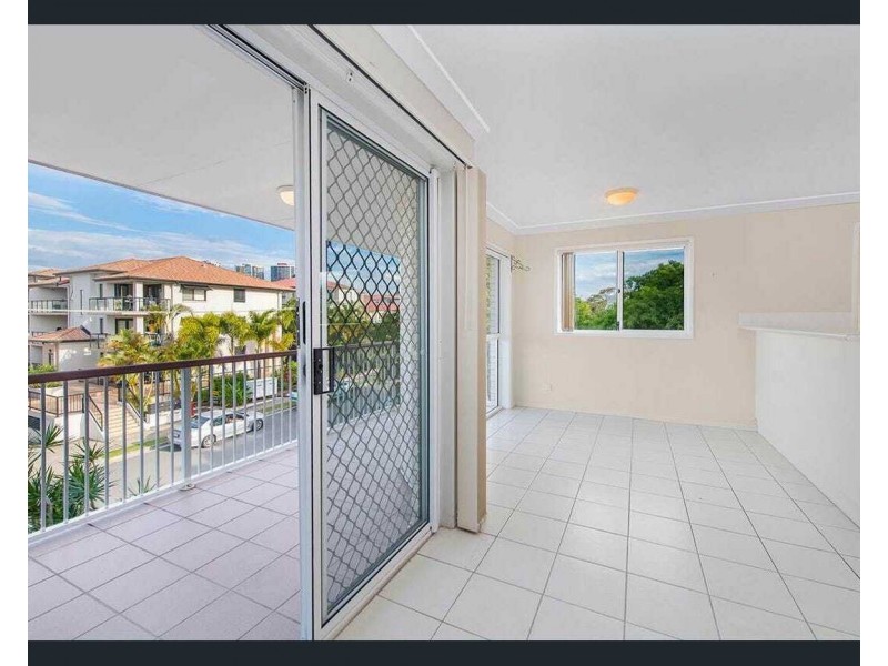 Unit 19/5 Lloyd Street, Southport QLD 4215