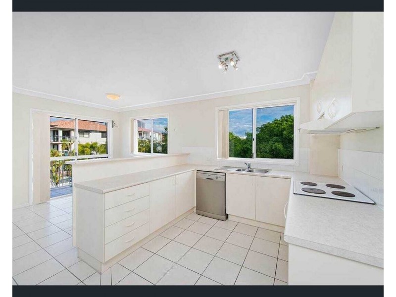 Unit 19/5 Lloyd Street, Southport QLD 4215