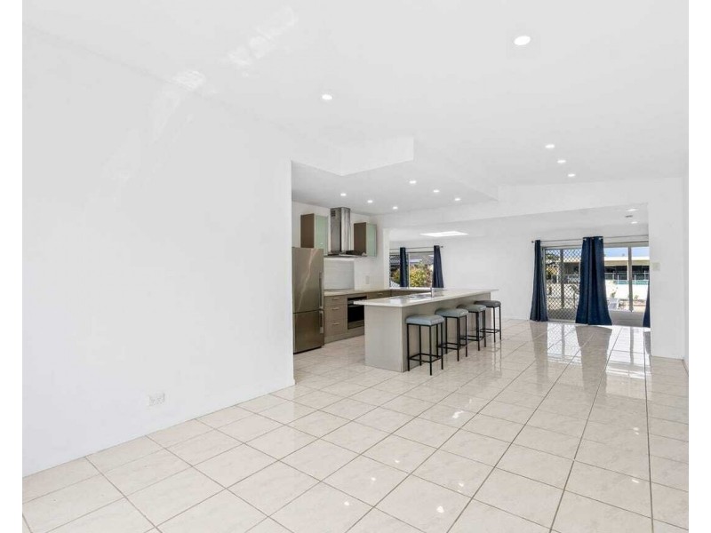 12 Bahia Court, Broadbeach Waters QLD 4218