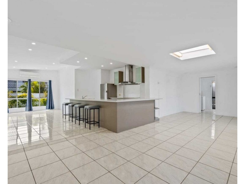 12 Bahia Court, Broadbeach Waters QLD 4218