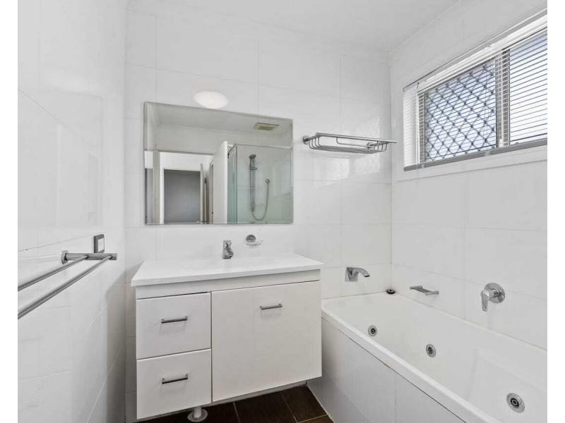 12 Bahia Court, Broadbeach Waters QLD 4218