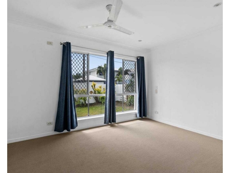 12 Bahia Court, Broadbeach Waters QLD 4218