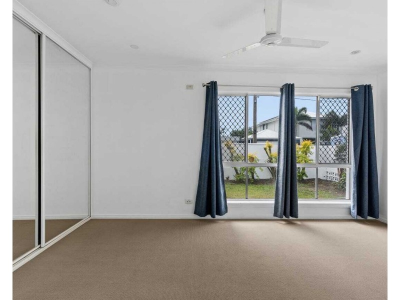 12 Bahia Court, Broadbeach Waters QLD 4218