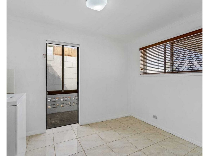 12 Bahia Court, Broadbeach Waters QLD 4218
