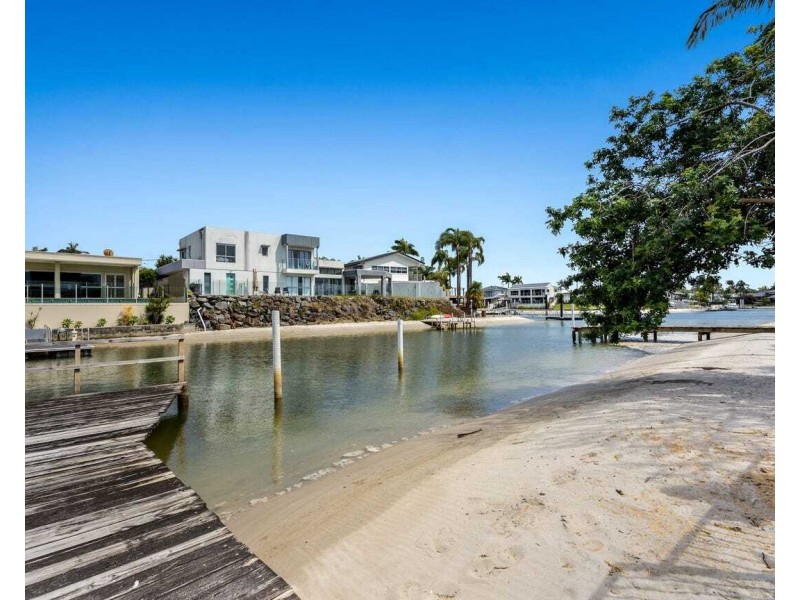 12 Bahia Court, Broadbeach Waters QLD 4218