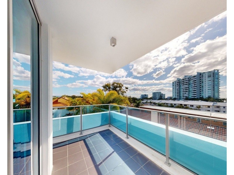 Unit 409/20 Labrador Street, Labrador QLD 4215