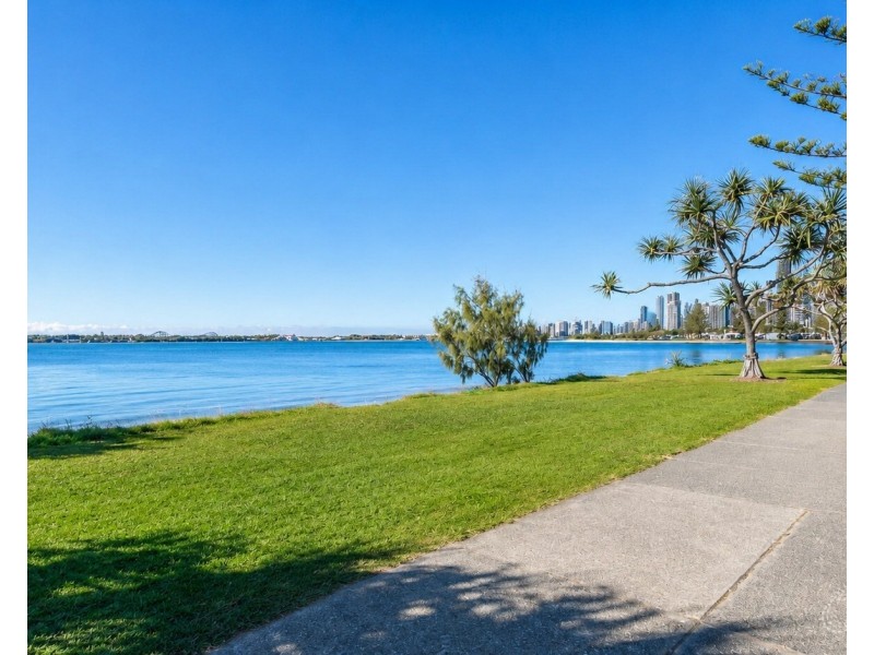 Unit 409/20 Labrador Street, Labrador QLD 4215