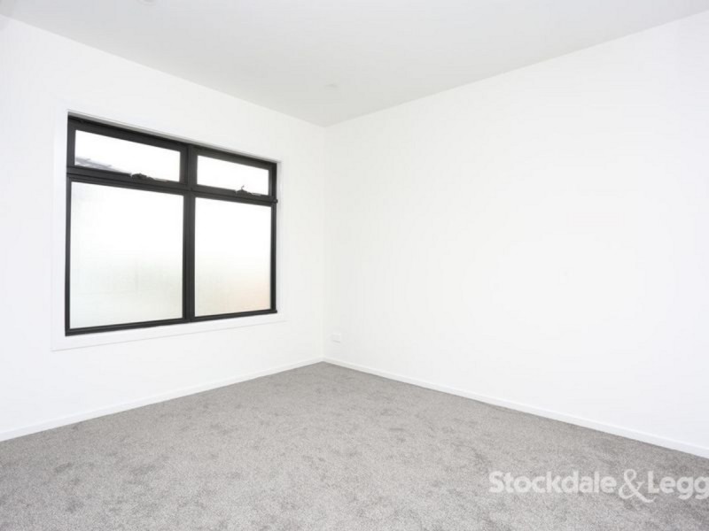 8 Chifley Avenue, Glenroy VIC 3046