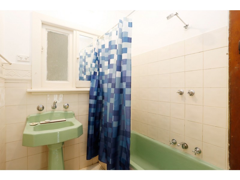 29 Wheatsheaf Road, Glenroy VIC 3046