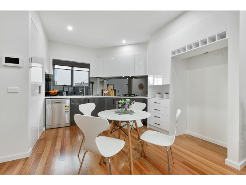 2/18 Jessie Street, Oak Park VIC 3046