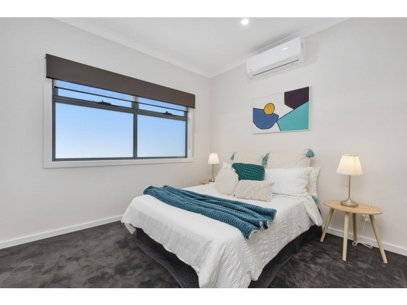 2/18 Jessie Street, Oak Park VIC 3046
