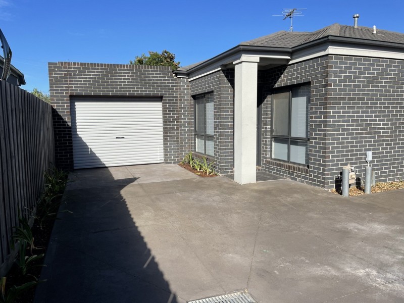 2/4 Howard Court, Glenroy VIC 3046