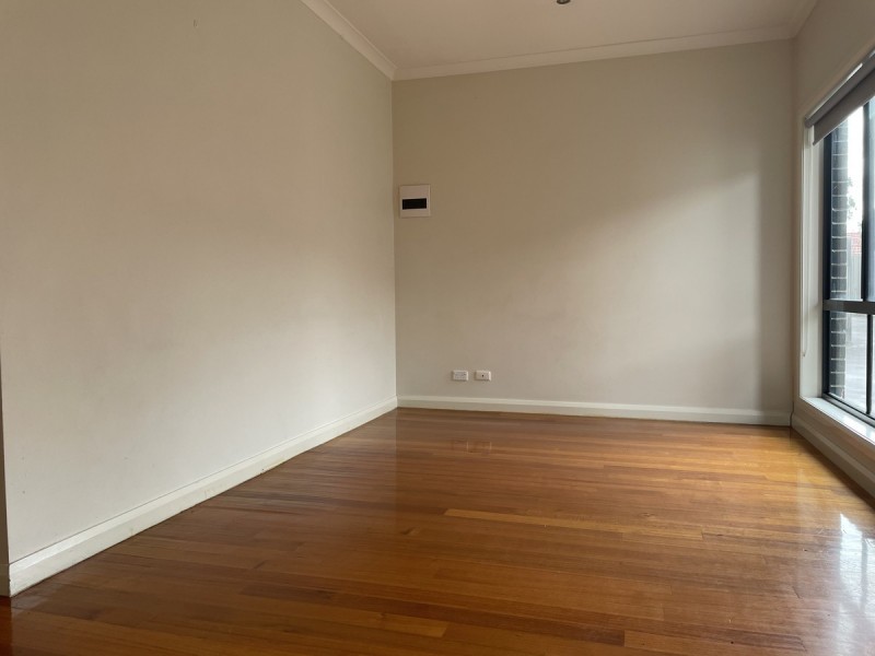 2/4 Howard Court, Glenroy VIC 3046