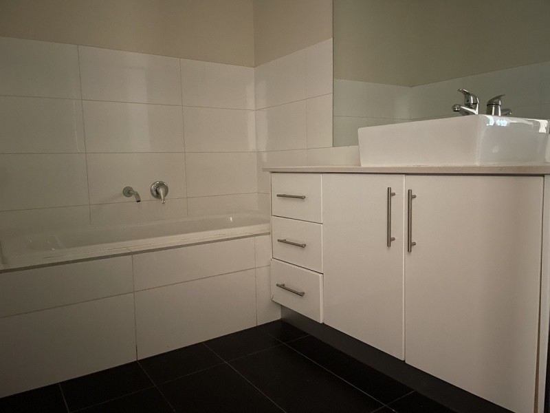 2/4 Howard Court, Glenroy VIC 3046