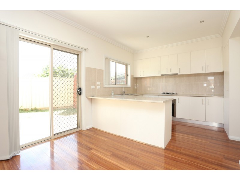 2/27 Apollo Crescent, Dallas VIC 3047