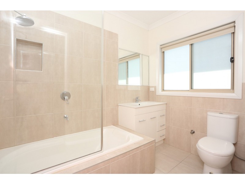 2/27 Apollo Crescent, Dallas VIC 3047