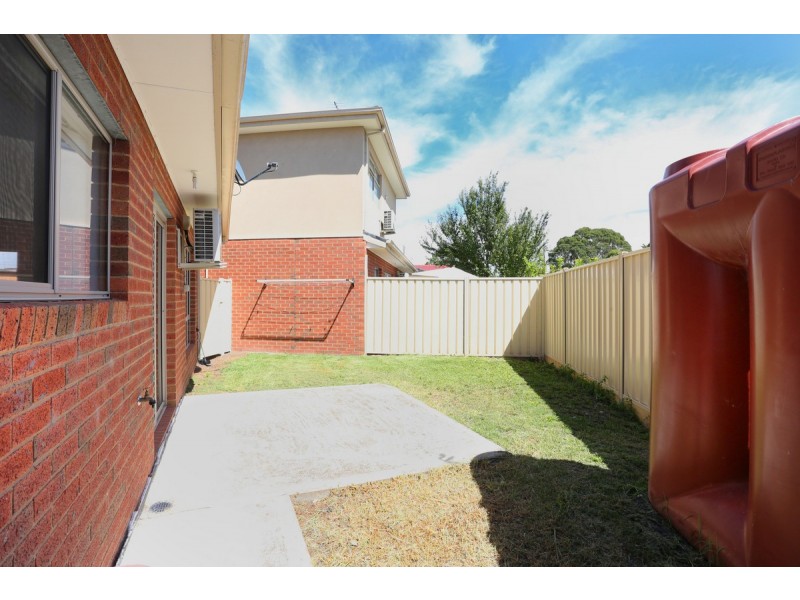 2/27 Apollo Crescent, Dallas VIC 3047