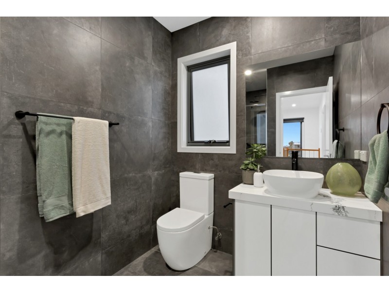 2/232 Waterloo Road, Oak Park VIC 3046