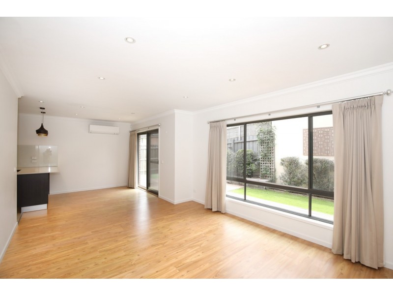 12 Forbes Grove, Oak Park VIC 3046