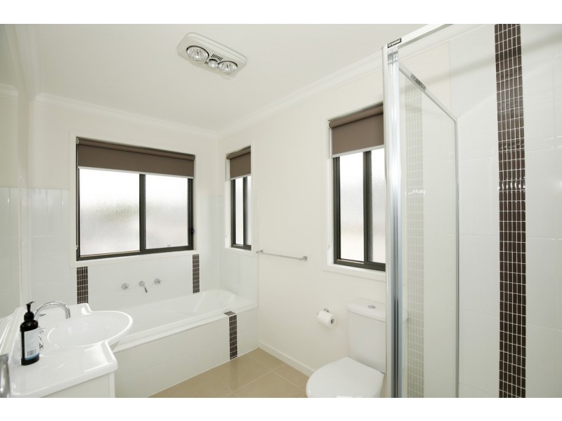 12 Forbes Grove, Oak Park VIC 3046