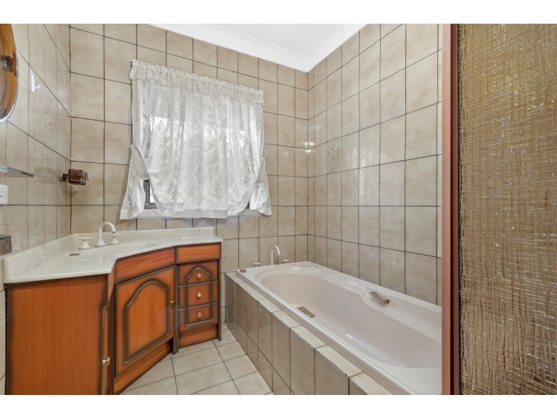 16 Golf Links Road, Glenroy VIC 3046