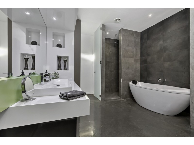 67 New Road, Oak Park VIC 3046