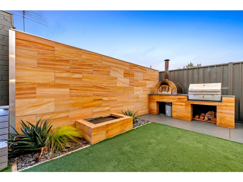 1 Milton Street, Pascoe Vale South VIC 3044