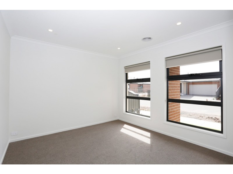 10 Rialto Circuit, Craigieburn VIC 3064