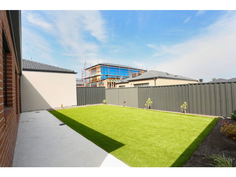 10 Rialto Circuit, Craigieburn VIC 3064