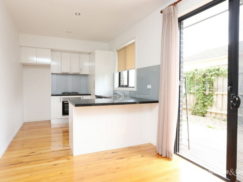 49 Winifred Street, Oak Park VIC 3046