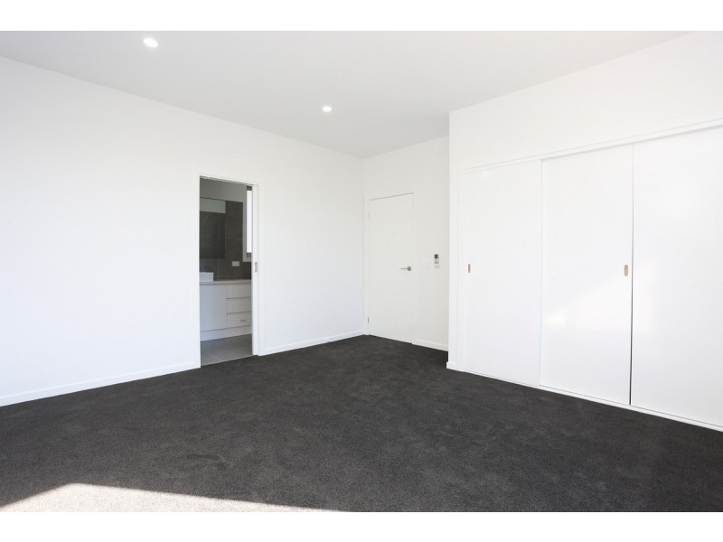 2/16 York Street, Glenroy VIC 3046