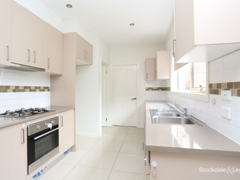 2/6 Kiewa Crescent, Dallas VIC 3047