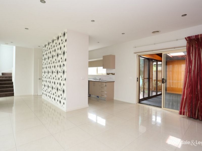 2/6 Kiewa Crescent, Dallas VIC 3047