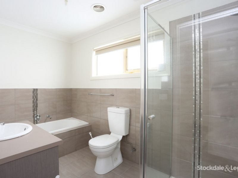 2/6 Kiewa Crescent, Dallas VIC 3047