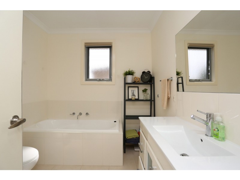 1/56 Winifred Street, Oak Park VIC 3046