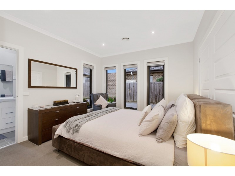 2/24 Eucra Street, Hadfield VIC 3046