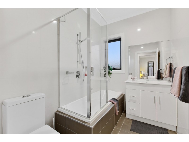 2/24 Eucra Street, Hadfield VIC 3046