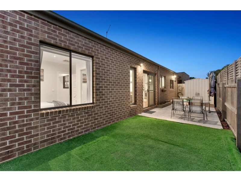 2/24 Eucra Street, Hadfield VIC 3046