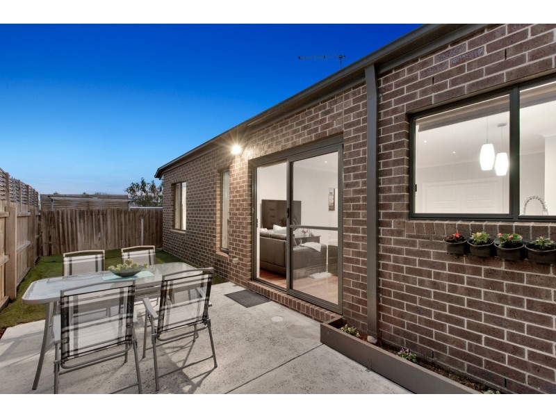 2/24 Eucra Street, Hadfield VIC 3046