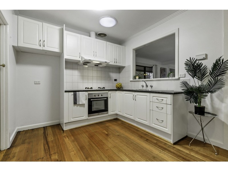 39 Emu Parade, Jacana VIC 3047