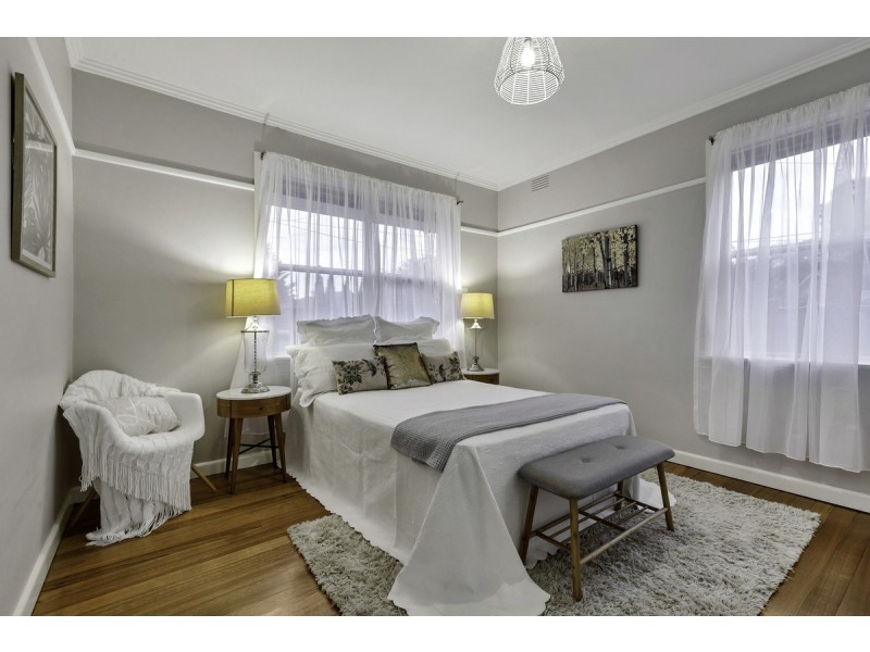 39 Emu Parade, Jacana VIC 3047