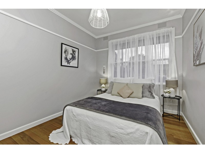 39 Emu Parade, Jacana VIC 3047