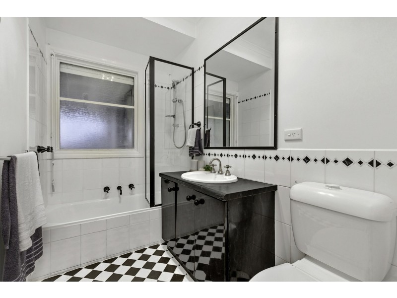 39 Emu Parade, Jacana VIC 3047