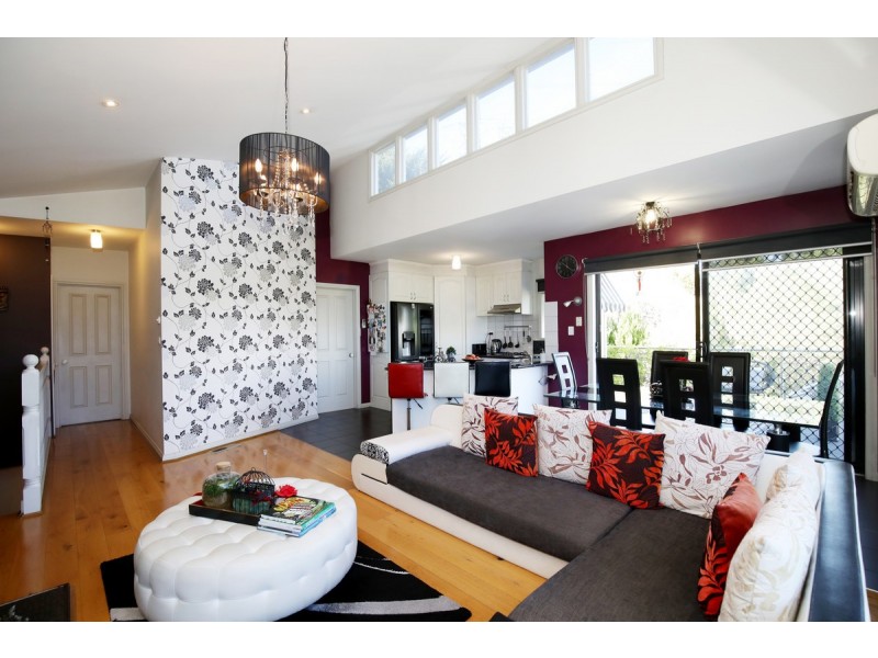 16 Karin Crescent, Glenroy VIC 3046